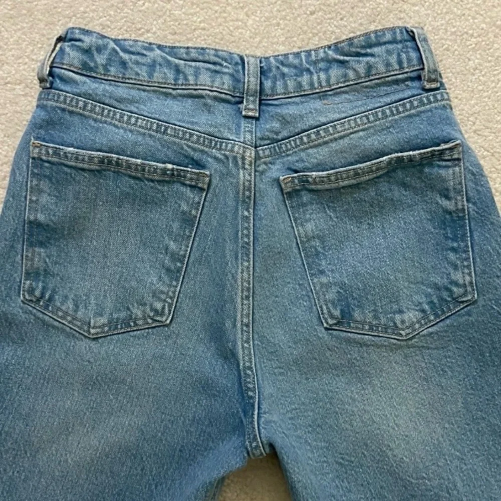 Zara Mom Fit Comfort Jeans size 4  High waisted